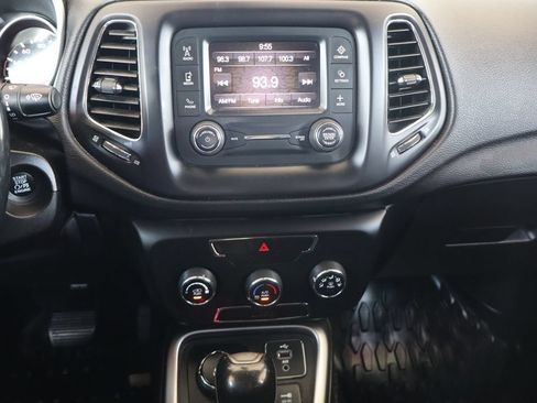 Used 2018 Jeep Compass Latitude AWD/4WD image 23
