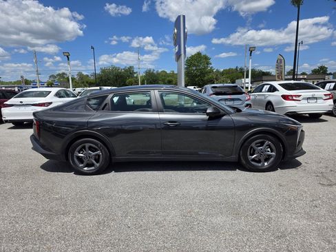 Used 2025 Kia K4 LXS FWD image 2