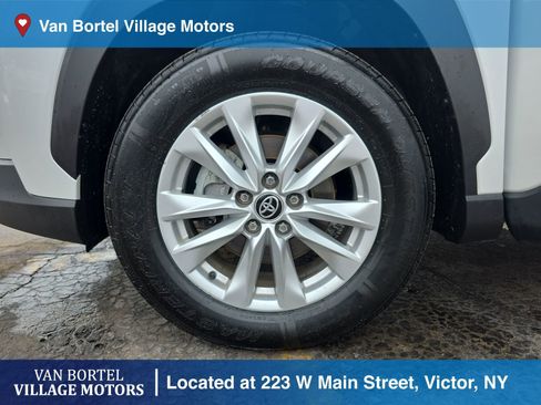 Used 2023 Toyota Corolla Cross LE w/ Moonroof Package image 26