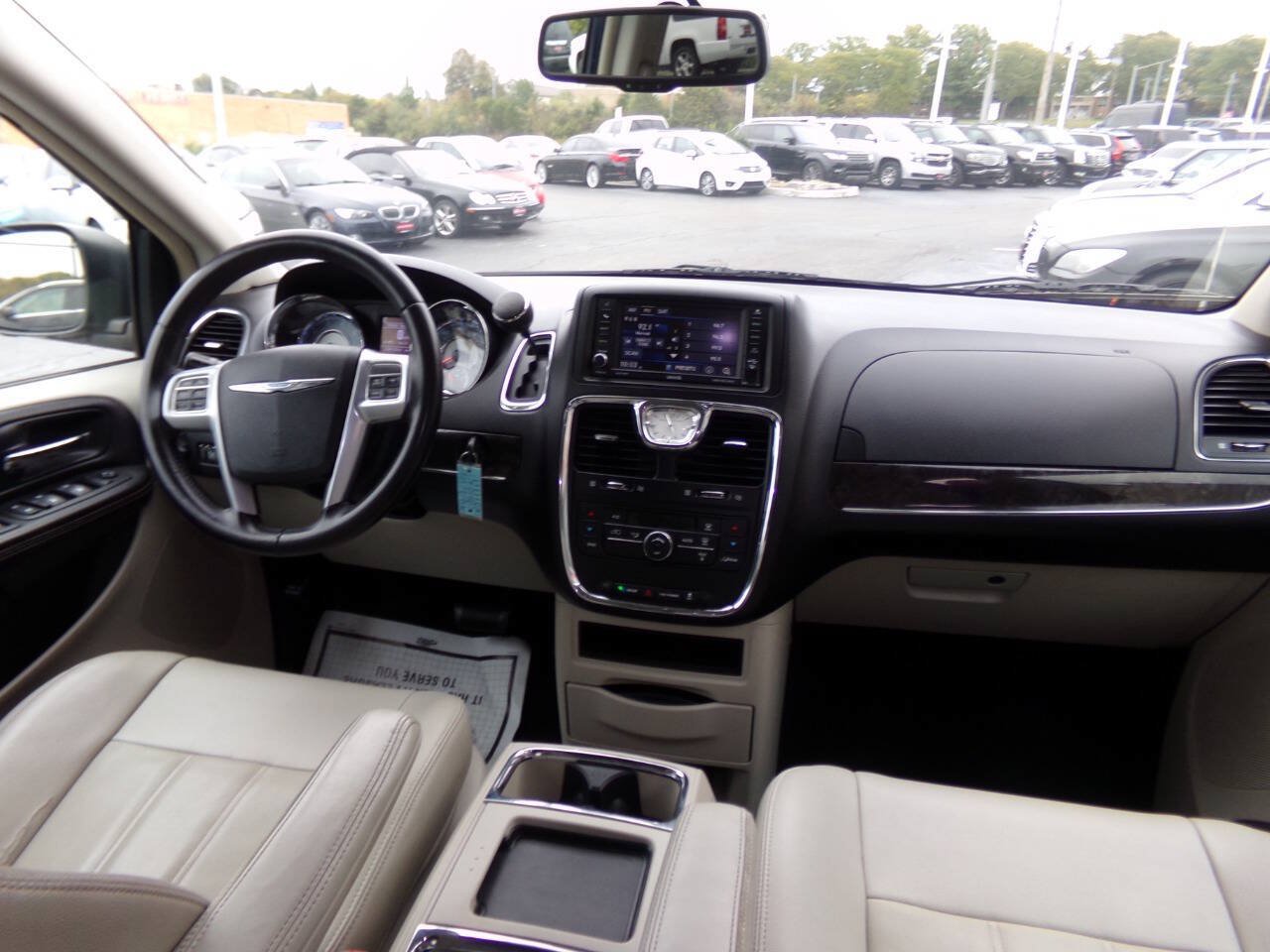 Used 2013 Chrysler Town & Country Touring FWD image 29