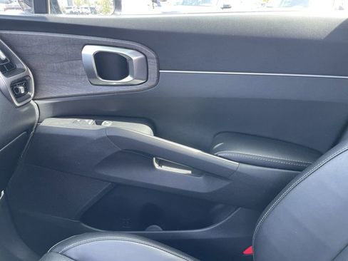 Certified 2022 Kia Sorento EX w/ Panoramic Sunroof Package FWD image 21