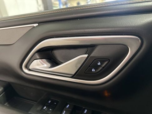 Used 2022 GMC Yukon XL AT4 image 10