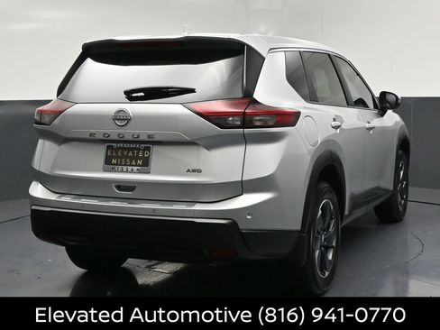 Certified 2025 Nissan Rogue SV AWD/4WD image 4