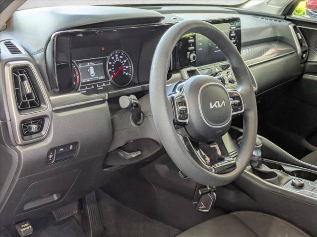 Used 2023 Kia Sorento LX FWD image 3