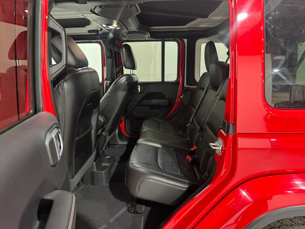 Used 2021 Jeep Wrangler Unlimited Sahara w/ Uconnect 4C Nav & Sound Group AWD/4WD image 18