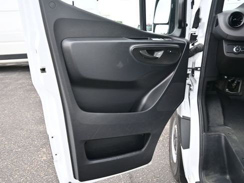 Used 2025 Mercedes-Benz Sprinter 2500 image 17