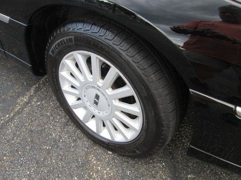 Used 2005 Lincoln Town Car Signature RWD image 31