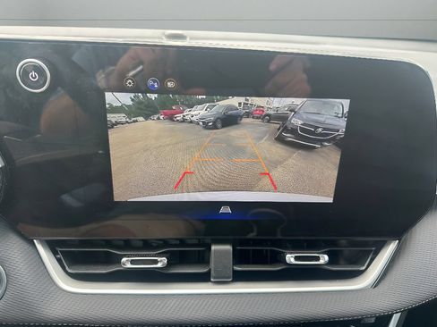Used 2025 Chevrolet Equinox LT FWD image 23