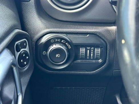 Used 2018 Jeep Wrangler Unlimited Sport S AWD/4WD image 19