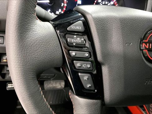 Used 2025 Nissan Frontier PRO-4X image 23