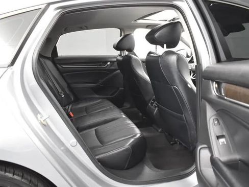 Used 2018 Honda Accord Touring image 17