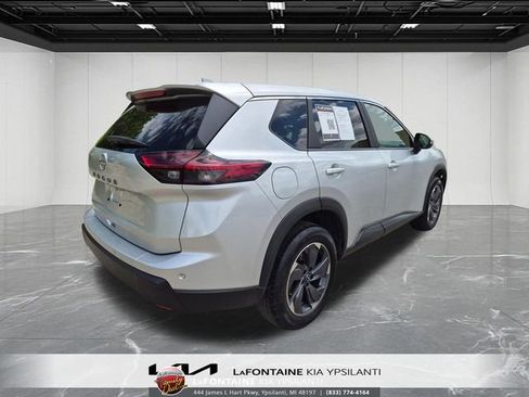 Used 2025 Nissan Rogue SV FWD image 5