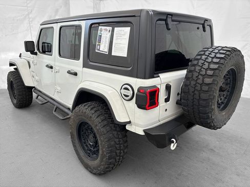 Used 2018 Jeep Wrangler Unlimited Sahara w/ Cold Weather Group AWD/4WD image 5