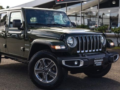 Used 2023 Jeep Wrangler Unlimited Sahara AWD/4WD image 3
