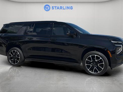 Used 2025 Chevrolet Suburban RST w/ Comfort Package image 12