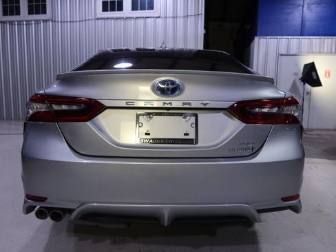 Used 2022 Toyota Camry XSE image 4