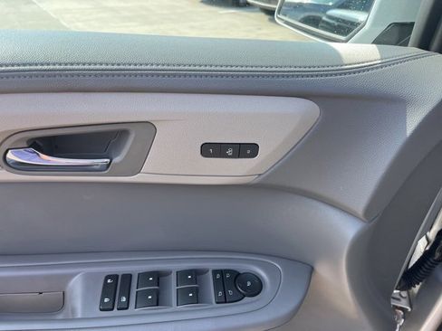 Used 2016 Chevrolet Traverse LT image 14