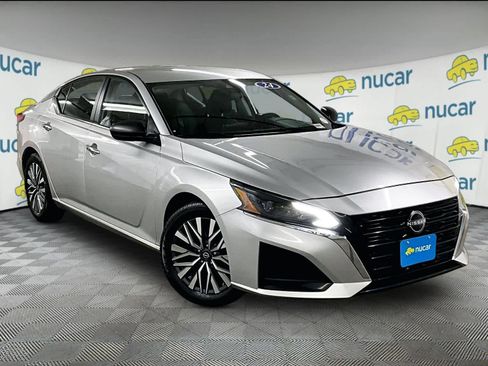 Used 2024 Nissan Altima 2.5 SV image 1