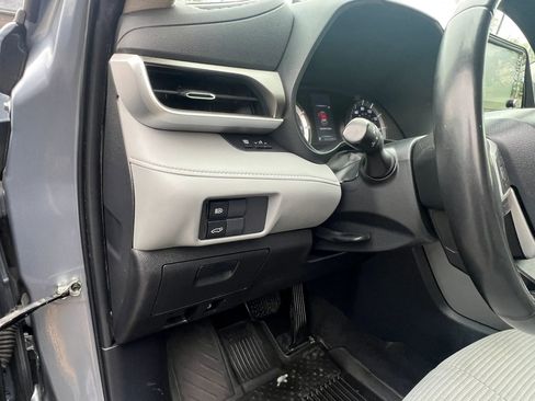 Used 2022 Toyota Highlander LE AWD/4WD image 15