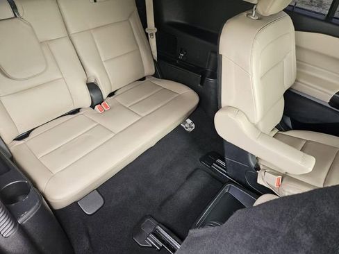 Used 2020 Ford Explorer XLT w/ Equipment Group 202A image 21