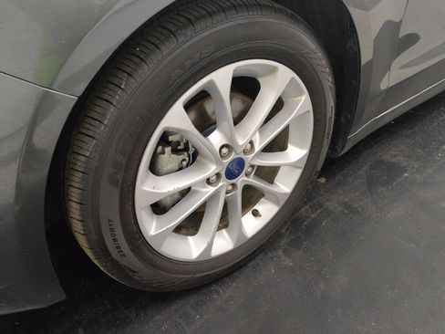 Used 2019 Ford Fusion SE FWD image 31