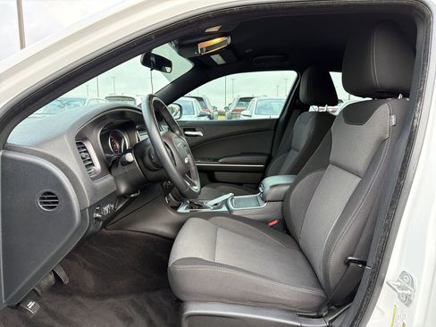 Used 2018 Dodge Charger SXT RWD image 11