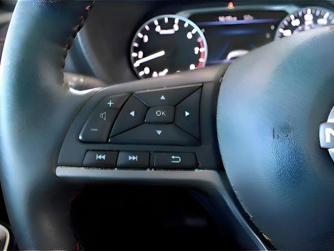 Used 2025 Nissan Sentra SR w/ SR Premium Package FWD image 15