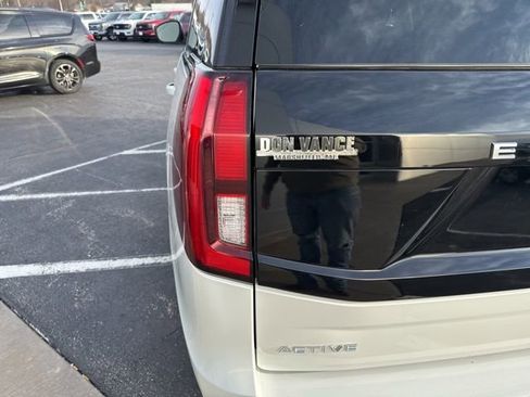 Used 2025 Ford Expedition Active image 39