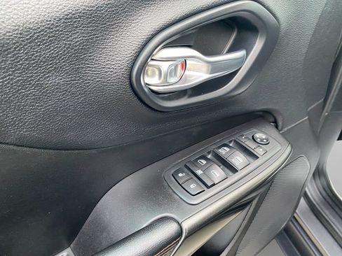 Used 2020 Jeep Cherokee Trailhawk w/ Cold Weather Group AWD/4WD image 23
