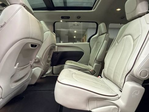 Used 2020 Chrysler Pacifica Limited FWD image 29