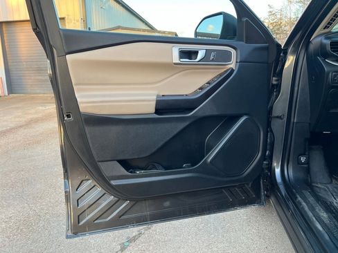 Used 2020 Ford Explorer XLT w/ Equipment Group 202A image 11