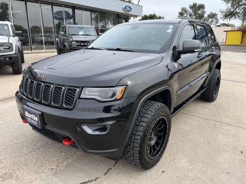 Used 2018 Jeep Grand Cherokee Trailhawk w/ Trailhawk Luxury Group image 2