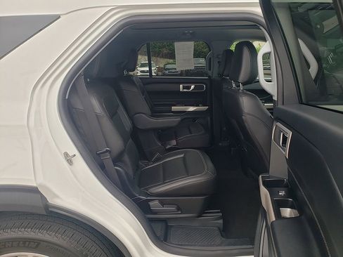 Used 2023 Ford Explorer XLT w/ Equipment Group 202A AWD/4WD image 17