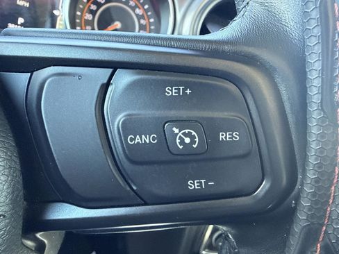 Used 2023 Jeep Gladiator Willys image 16
