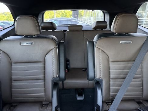 New 2026 GMC Acadia Denali Ultimate w/ LPO, Floor Liner Package AWD/4WD image 19
