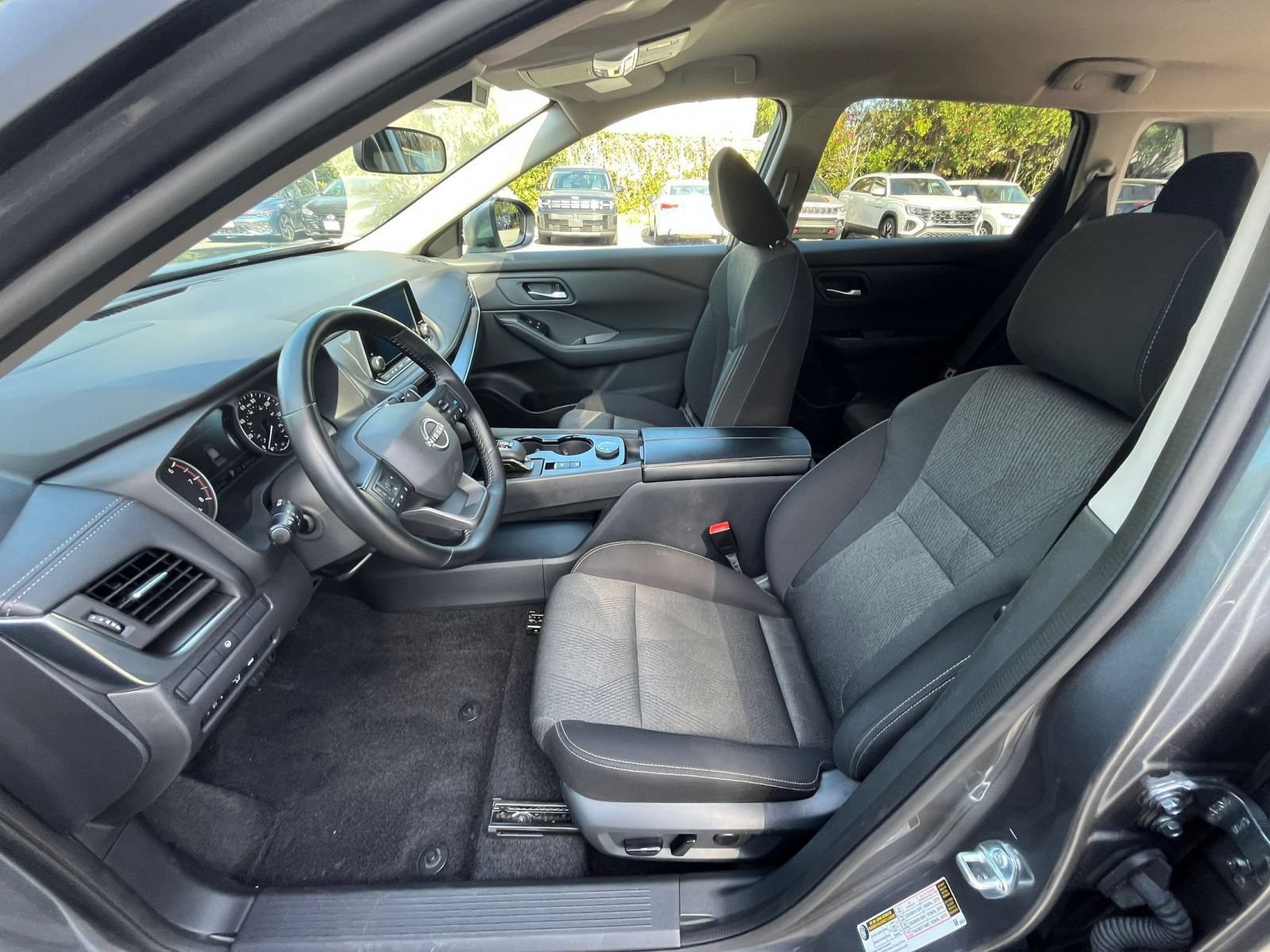 Used 2025 Nissan Rogue SV AWD/4WD image 28