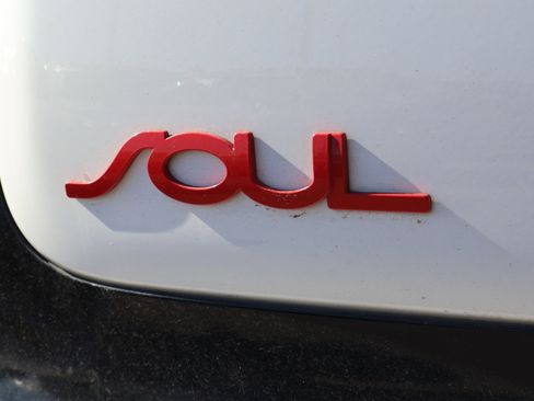 Used 2018 Kia Soul ! image 18