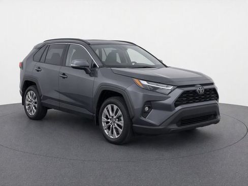 Used 2025 Toyota RAV4 XLE AWD/4WD image 2