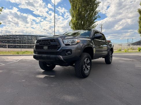 Used 2020 Toyota Tacoma TRD Off-Road AWD/4WD image 12