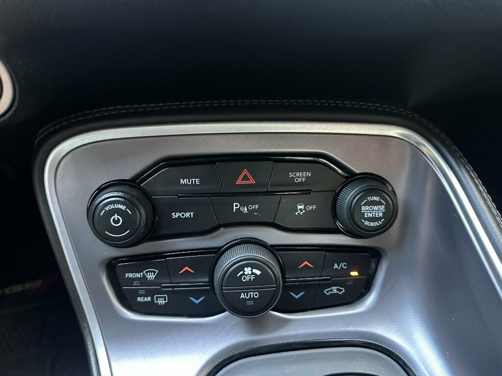 Used 2019 Dodge Challenger R/T w/ Driver Convenience Group RWD image 19