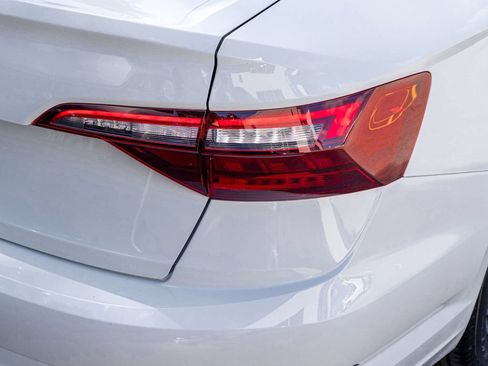 Used 2020 Volkswagen Jetta SE w/ SE Cold Weather Package FWD image 37