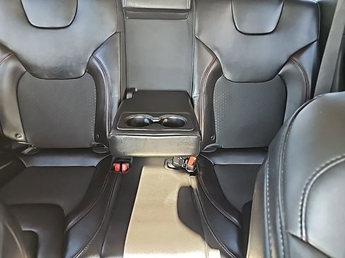 Used 2019 Jeep Cherokee Trailhawk w/ Comfort/Convenience Group image 36