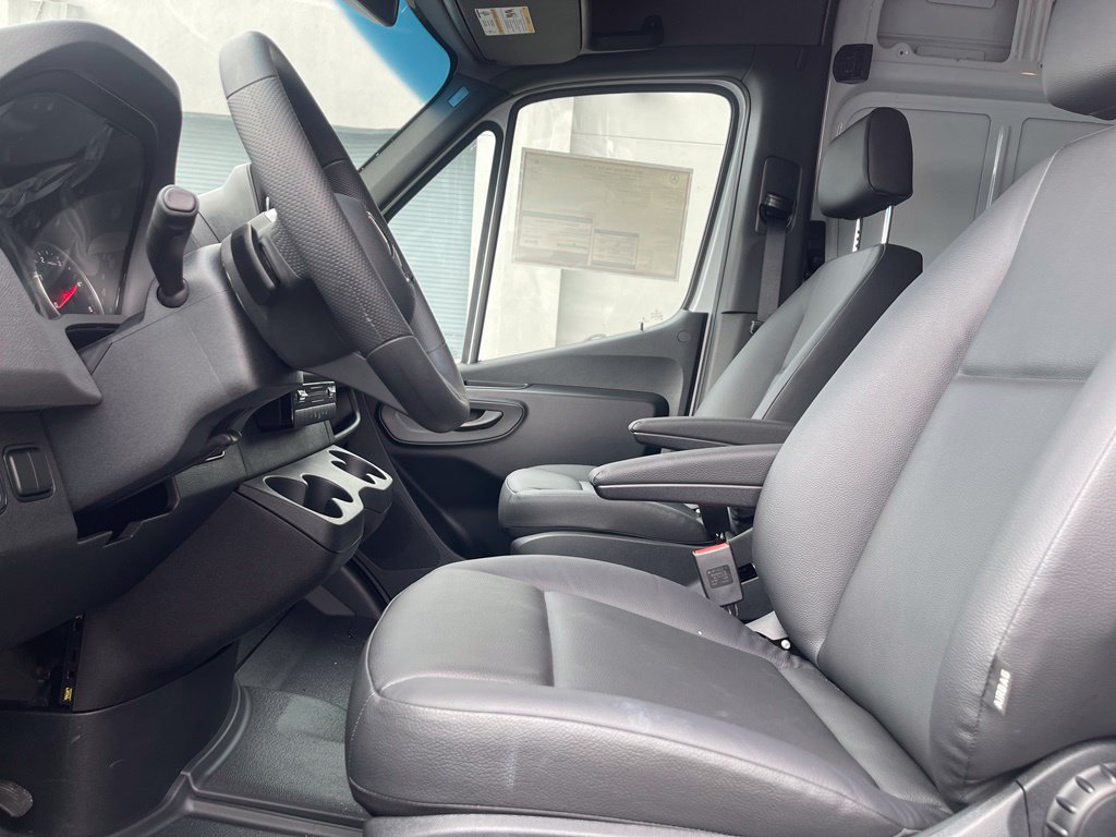 New 2025 Mercedes-Benz Sprinter 2500 image 9