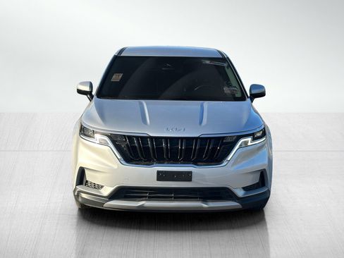 Used 2023 Kia Carnival LX FWD image 2