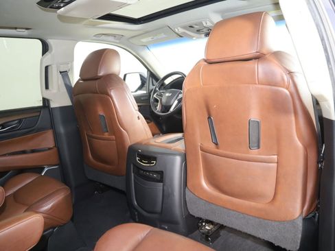 Used 2019 Cadillac Escalade ESV Premium Luxury image 16
