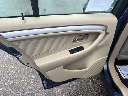 Used 2018 Ford Taurus SE FWD image 12