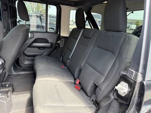 Used 2019 Jeep Wrangler Unlimited Sahara AWD/4WD image 9