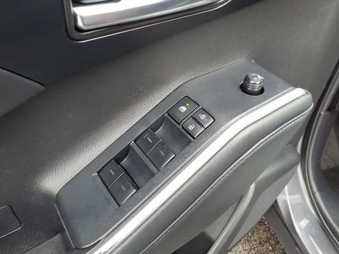 Used 2022 Toyota Highlander XLE image 10