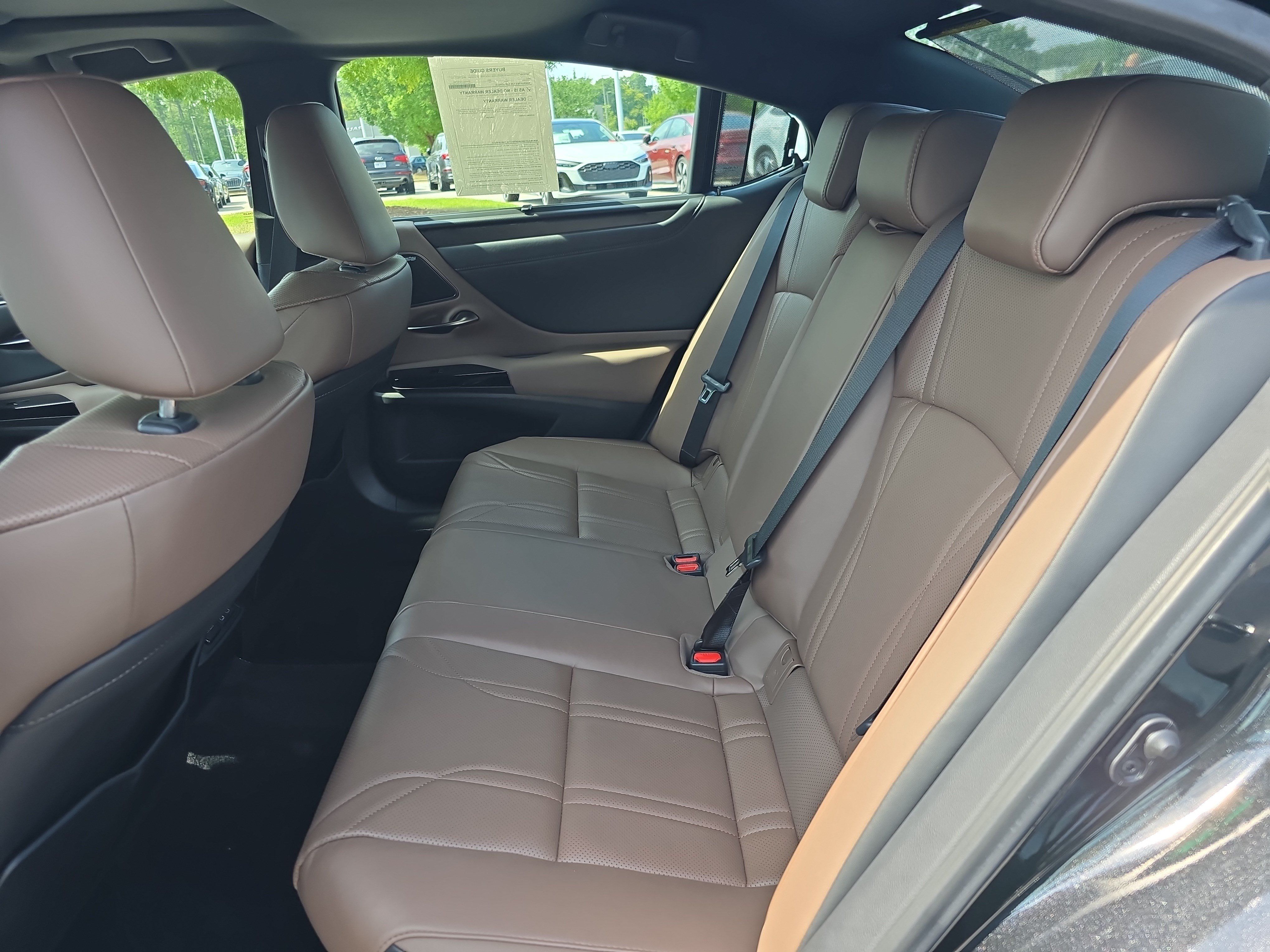 Used 2025 Lexus ES 300h Ultra Luxury w/ Accessory Package (Z2) FWD image 13