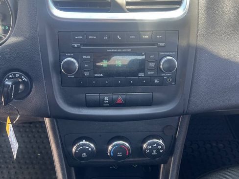 Used 2013 Dodge Avenger SE FWD image 13